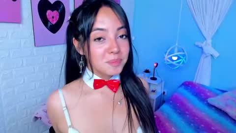 Snapshot of laraa_rous chatting on October 13, 8:22 pm lara online show from October 13, 8:22 pm