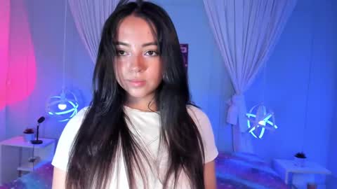 Snapshot of laraa_rous chatting on October 17, 8:45 pm lara online show from October 17, 8:45 pm
