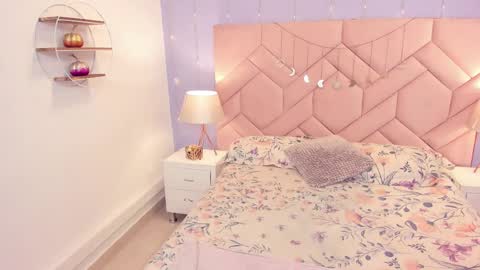 Snapshot of laraa_rous chatting on September 10, 2:55 am lara online show from September 10, 2:55 am