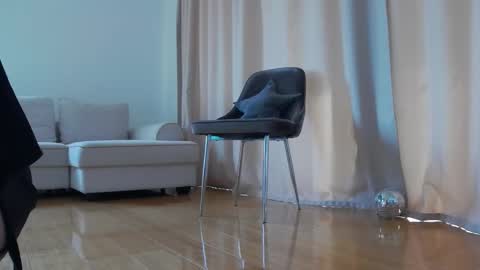 LaraKanes online show from February 2, 10:47 am