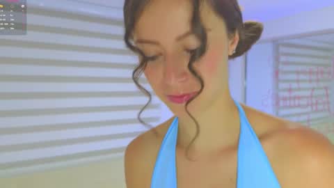 Snapshot of laralane_ chatting on February 20, 12:15 pm Lara online show from February 20, 12:15 pm