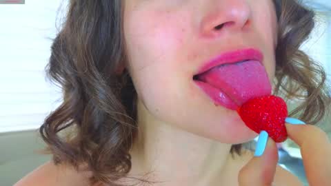 Snapshot of laralane_ chatting on December 19, 12:45 pm Lara online show from December 19, 12:45 pm