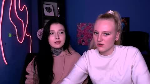 laratiz online show from November 13, 2:38 pm