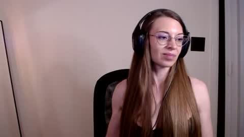 larawintersxxx online show from July 26, 11:12 pm