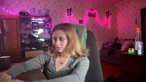 Amelia online show from March 19, 3:05 pm