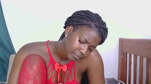 latiffaah_xx online show from April 26, 1:42 pm
