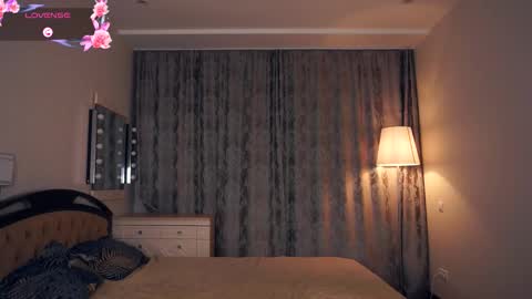 latriciaswierenga online show from November 30, 6:28 am