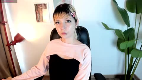 laukyubey1 online show from April 28, 7:51 pm