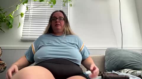 Snapshot of laulauma chatting on January 17, 3:43 pm LauLauMa online show from January 17, 3:43 pm