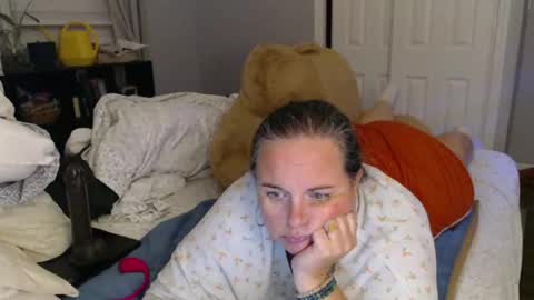 Snapshot of laulauma chatting on October 17, 12:36 am LauLauMa online show from October 17, 12:36 am