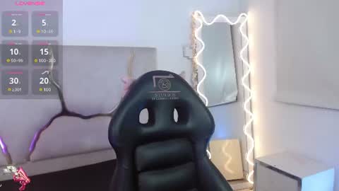 laulin_tay online show from July 22, 3:29 am