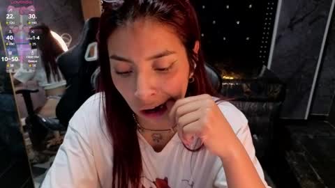 laura_b_ online show from May 16, 10:36 am