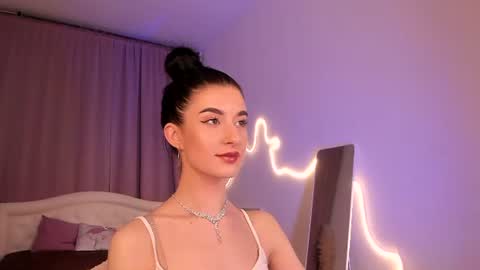 Laura online show from July 7, 8:11 pm