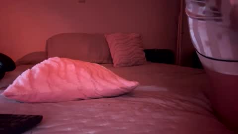 laura online show from February 10, 1:52 am