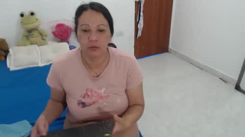 laura_foxx2379 online show from November 30, 4:44 pm