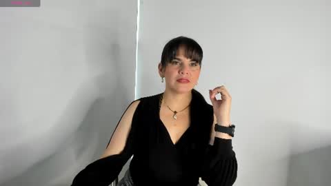 laura hotties online show from July 1, 6:18 pm