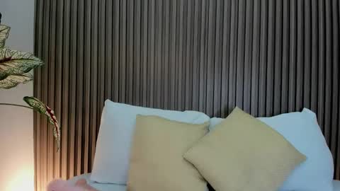 L A U R A online show from October 22, 12:10 pm