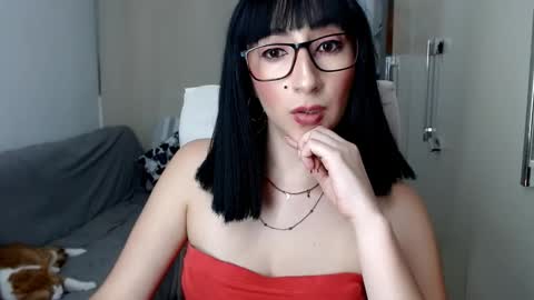 Laura online show from October 16, 11:51 pm