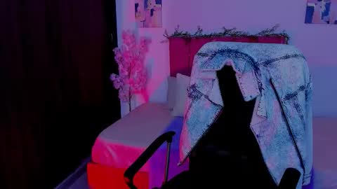 Laura Rose online show from October 18, 6:42 pm