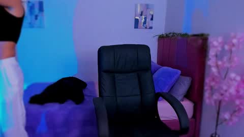 Laura Rose online show from December 5, 1:49 am