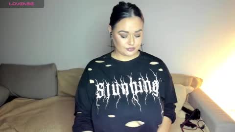 Laura online show from October 23, 4:46 pm