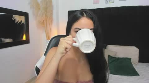 LAURA SOE online show from June 18, 12:56 am