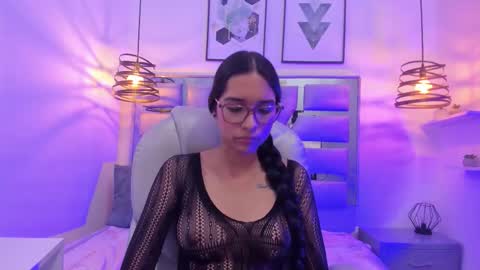 laura stuar online show from October 30, 1:12 pm