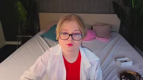 Laura online show from March 10, 1:09 am