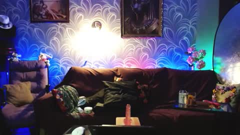 Laura online show from October 12, 1:35 pm