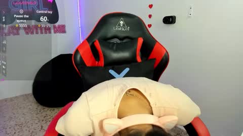 LauraBlush online show from March 10, 9:30 pm