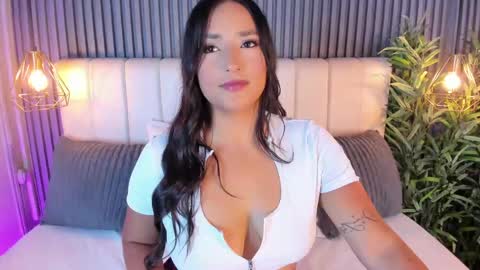 LauraCarther  online show from April 27, 7:00 pm
