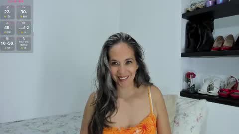 Laura online show from August 6, 2:40 am