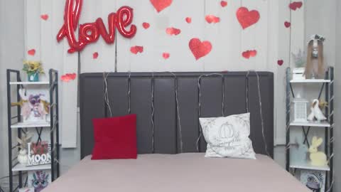 LauraHlot online show from February 4, 8:23 pm