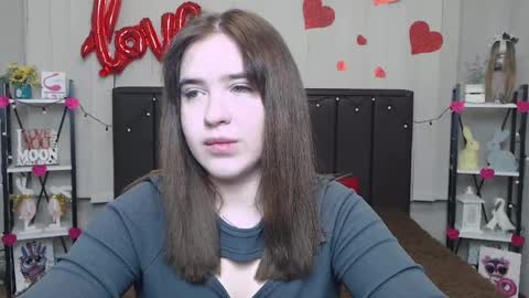 LauraHlot online show from February 22, 6:15 pm