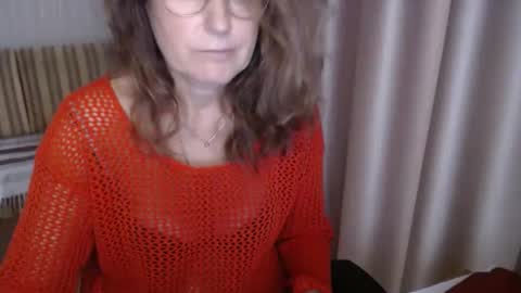 Snapshot of lauraoven1 chatting on October 14, 9:23 am Lauraoven1 online show from October 14, 9:23 am