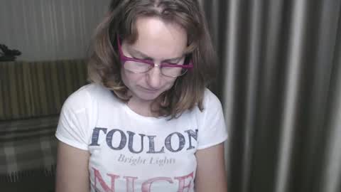 Snapshot of lauraoven1 chatting on December 27, 6:42 pm Lauraoven1 online show from December 27, 6:42 pm