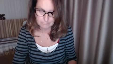 Snapshot of lauraoven1 chatting on October 1, 2:22 pm Lauraoven1 online show from October 1, 2:22 pm