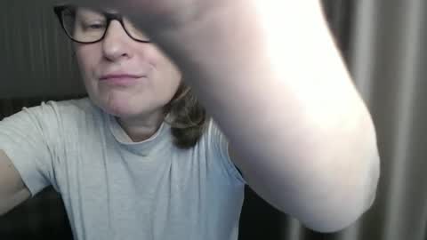 Snapshot of lauraoven1 chatting on January 18, 3:05 pm Lauraoven1 online show from January 18, 3:05 pm