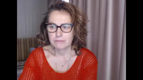 Snapshot of lauraoven1 chatting on February 4, 10:54 am Lauraoven1 online show from February 4, 10:54 am