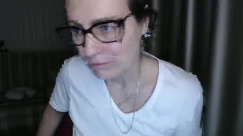 Snapshot of lauraoven1 chatting on February 6, 7:29 pm Lauraoven1 online show from February 6, 7:29 pm