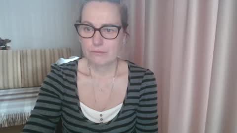 Snapshot of lauraoven1 chatting on February 19, 7:17 am Lauraoven1 online show from February 19, 7:17 am