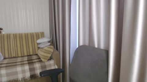 Snapshot of lauraoven1 chatting on December 28, 10:47 am Lauraoven1 online show from December 28, 10:47 am