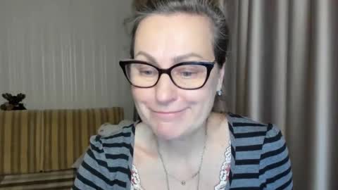 Snapshot of lauraoven1 chatting on February 18, 4:38 pm Lauraoven1 online show from February 18, 4:38 pm