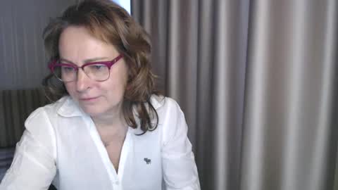 Snapshot of lauraoven1 chatting on January 6, 7:52 am Lauraoven1 online show from January 6, 7:52 am