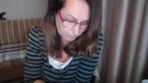 Snapshot of lauraoven1 chatting on October 2, 2:33 pm Lauraoven1 online show from October 2, 2:33 pm