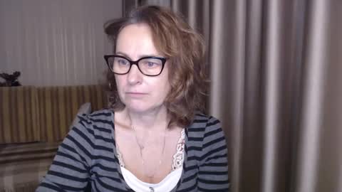 Snapshot of lauraoven1 chatting on February 12, 6:09 pm Lauraoven1 online show from February 12, 6:09 pm
