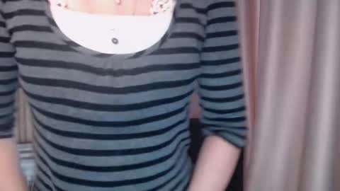 Snapshot of lauraoven1 chatting on February 14, 8:31 am Lauraoven1 online show from February 14, 8:31 am
