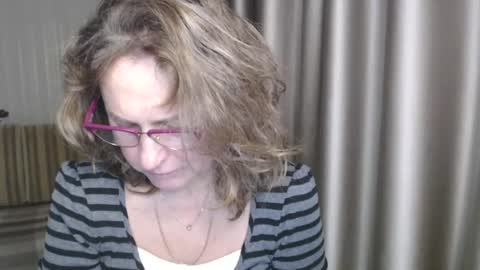 Snapshot of lauraoven1 chatting on December 22, 3:33 pm Lauraoven1 online show from December 22, 3:33 pm