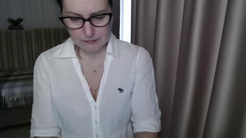 Snapshot of lauraoven1 chatting on March 7, 7:41 am Lauraoven1 online show from March 7, 7:41 am