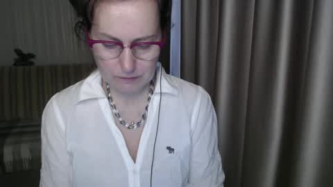 Snapshot of lauraoven1 chatting on March 12, 7:02 am Lauraoven1 online show from March 12, 7:02 am